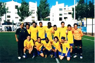 Nos juniores do Estoril Praia. Fernando está no meio, atrás