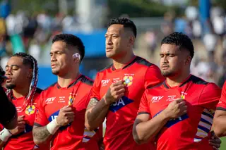 Israel Folau o segundo a contar da direita, a representar a seleção do Tonga