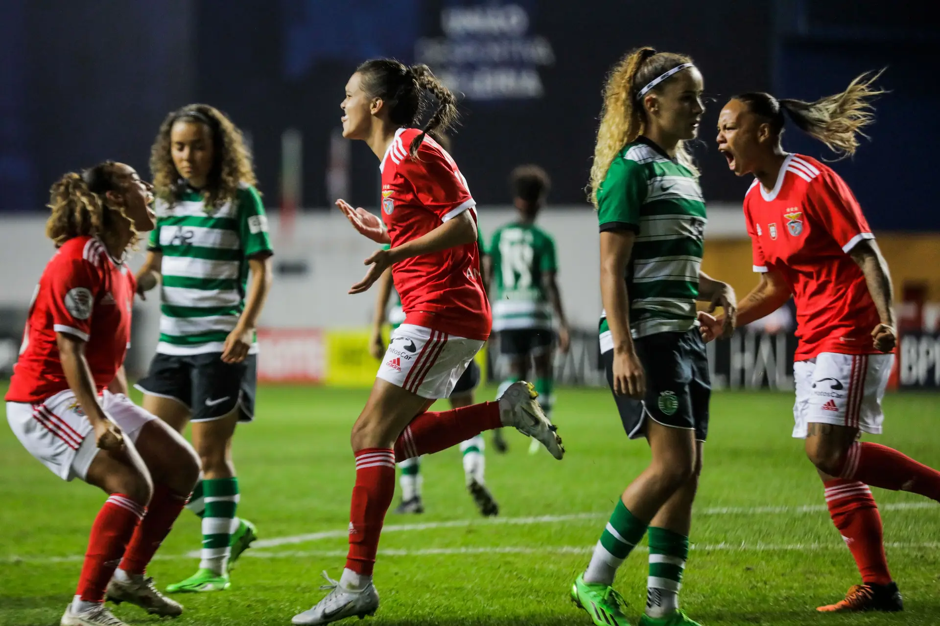 Benfica e Sporting são mais uma vez as duas equipas favoritas ao título. Na Supertaça, as encarnadas foram superiores