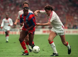 Ian Wright vs. Manchester United, na final da Taça de 1990