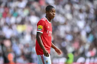 Sai Rafa, entra Neres e mantêm-se os mesmos do costume (os onzes de Benfica e Marítimo)