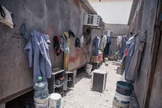Vista da parte de fora de um local de alojamento de trabalhadores migrantes no Catar, em junho de 2011