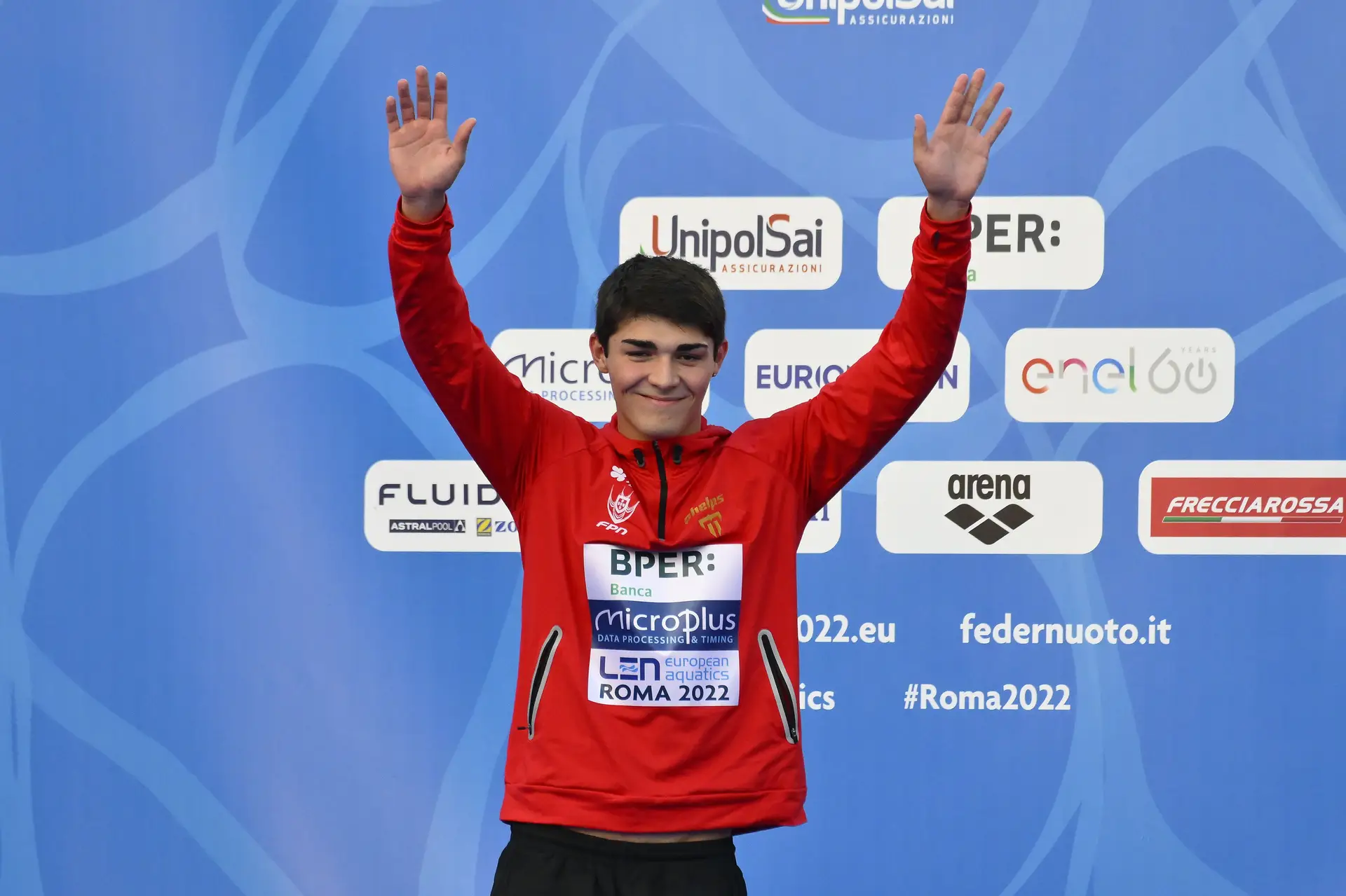 E aí está a terceira medalha de ouro para Diogo Ribeiro nos Mundiais juniores de natação. Com recorde mundial incluído