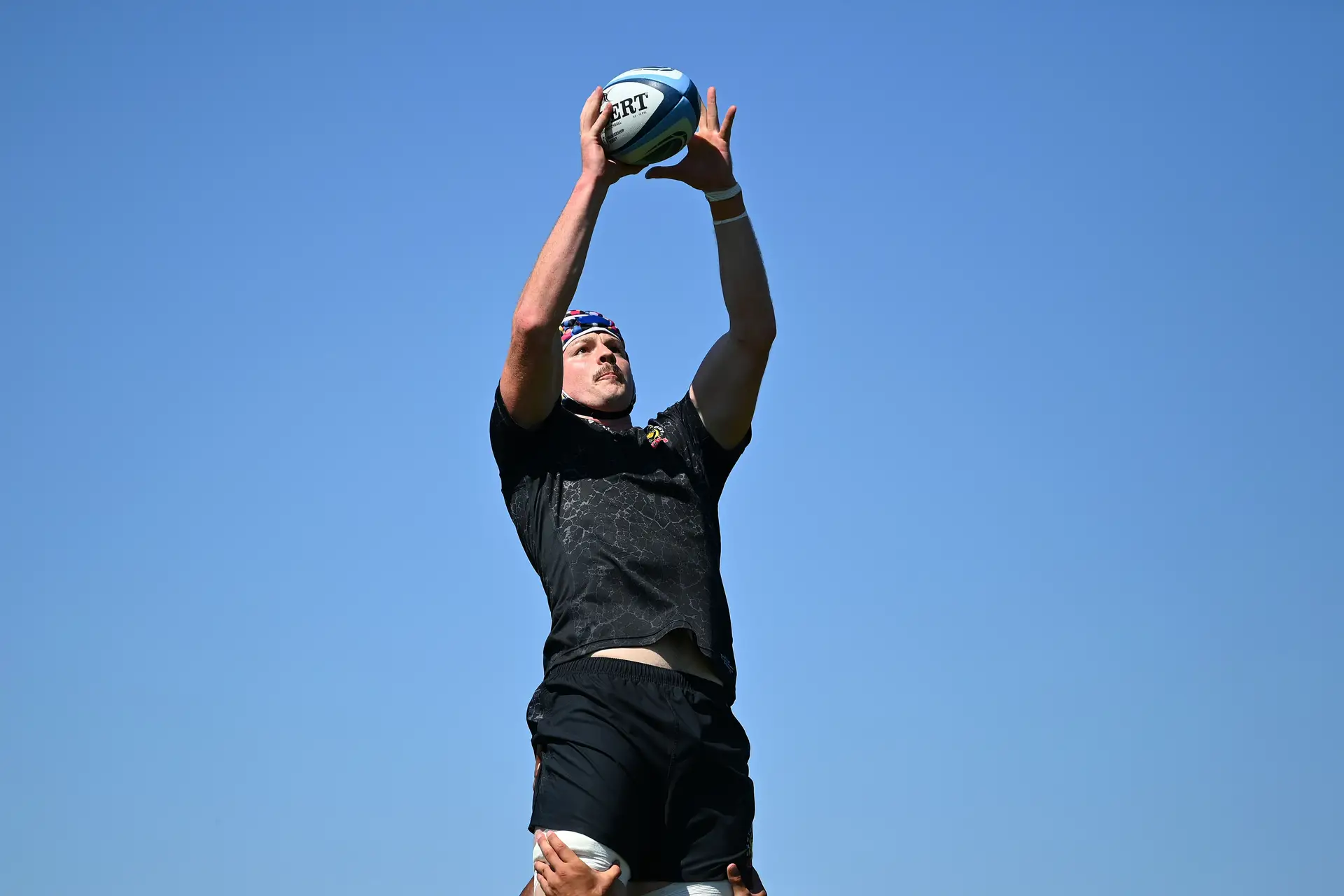 Jack Dunne é o único jogador LGBTQI+ assumido do campeonato inglês de râguebi: “Se as pessoas me insultarem, será problema delas”