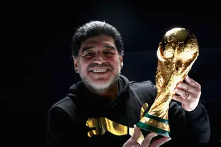 31 anos depois de 1986, um reencontro: Maradona e o troféu mais desejado em 2017