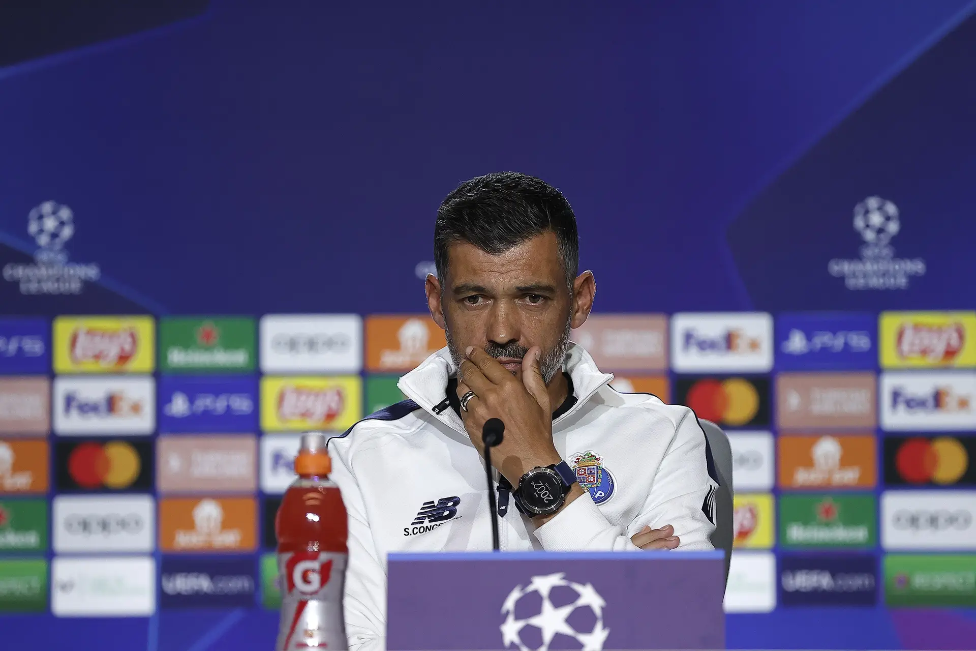 Sérgio Conceição: “Enviaram-me um artigo do 'Financial Times' sobre a  importância do jogo para a Ucrânia. A envolvência não será fácil”