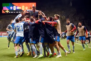 Os jogadores espanhóis festejam o golo de Morata