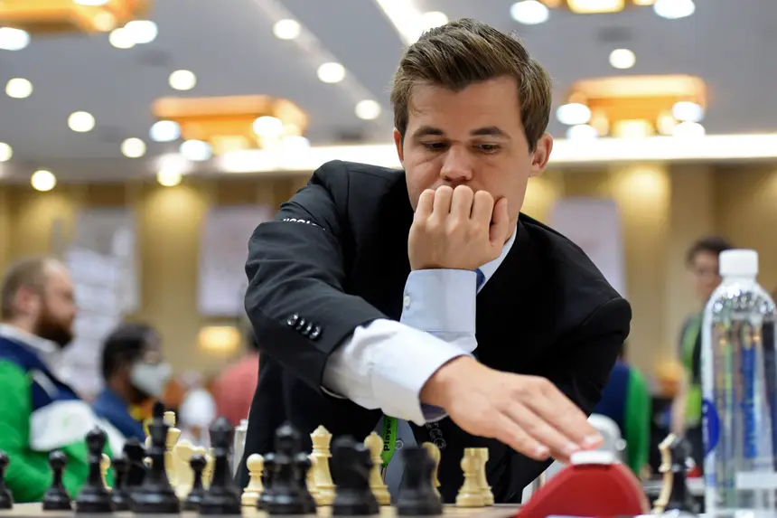 Há suspeitas de batota no xadrez e Magnus Carlsen explica-se: “Não