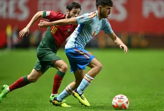 A entrada de Pedri, conjugada com as de Gavi e Pino, melhorou o jogo espanhol