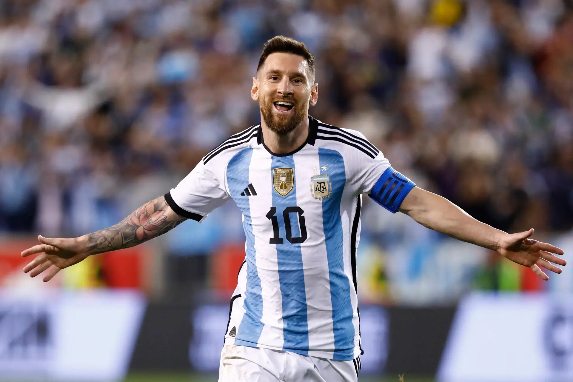 Lionel Messi lesionado e fica fora da seleção da Argentina