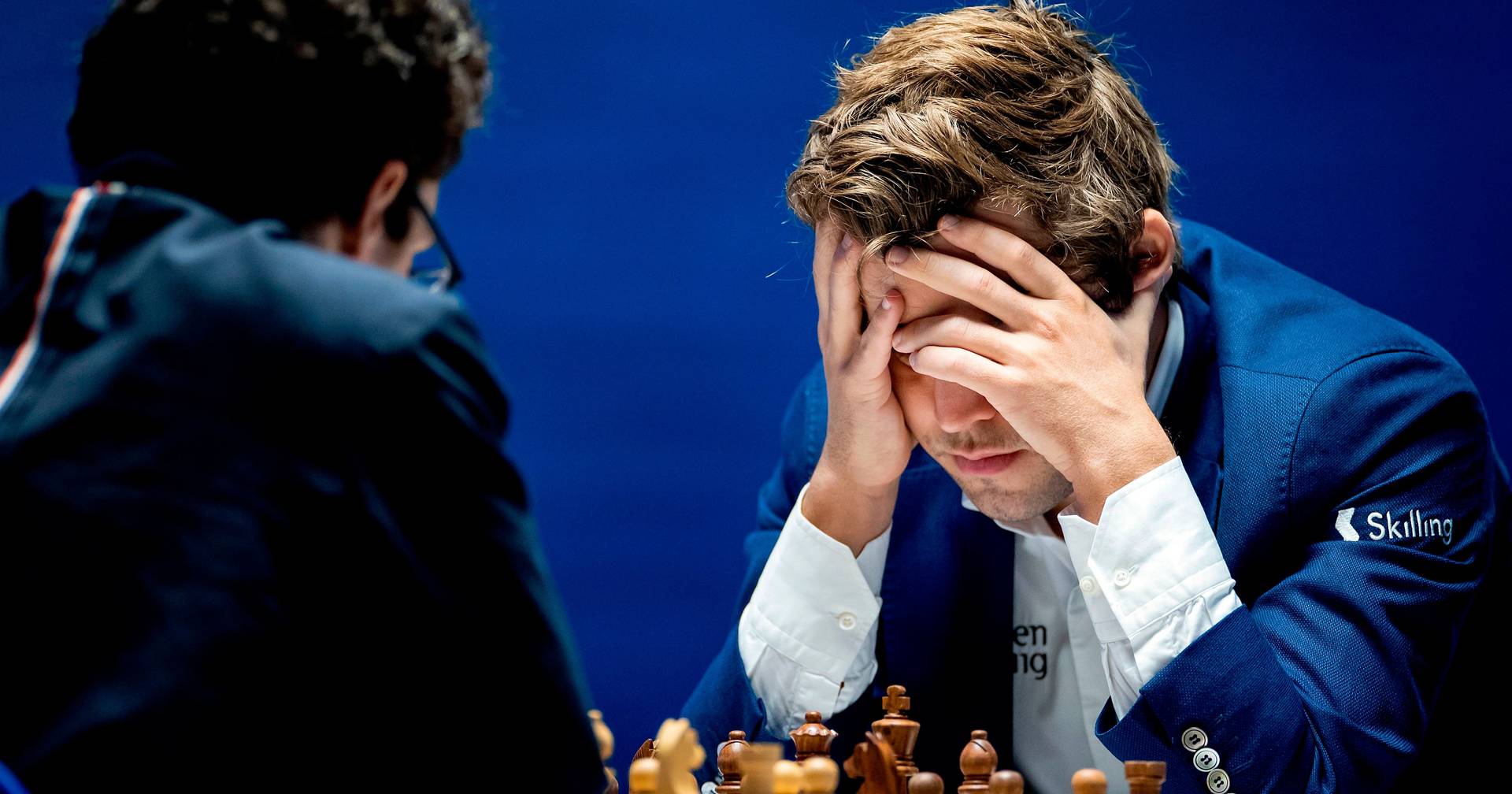 Qualquer pessoa com telemóvel arrisca-se a ser o melhor jogador do mundo. É  doping tecnológico”: Carlsen, a batota e o xadrez no século XXI