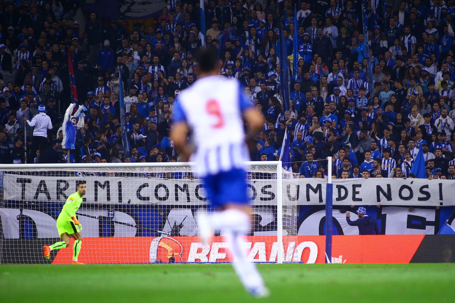 Xavi e o jogo com o FC Porto: Espero que aconteça uma noite