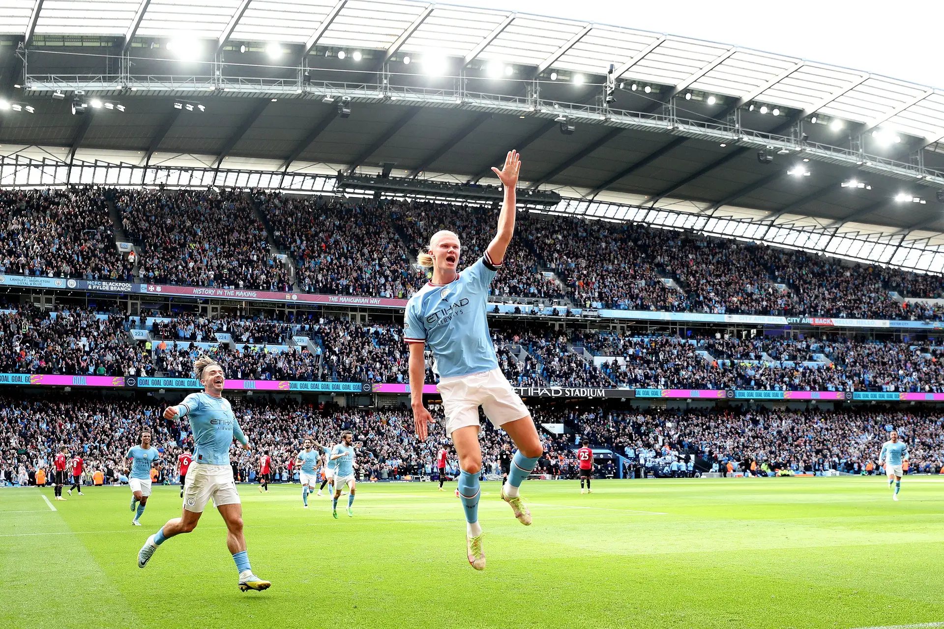 Haaland marca dois e Manchester City abre defesa do título inglês