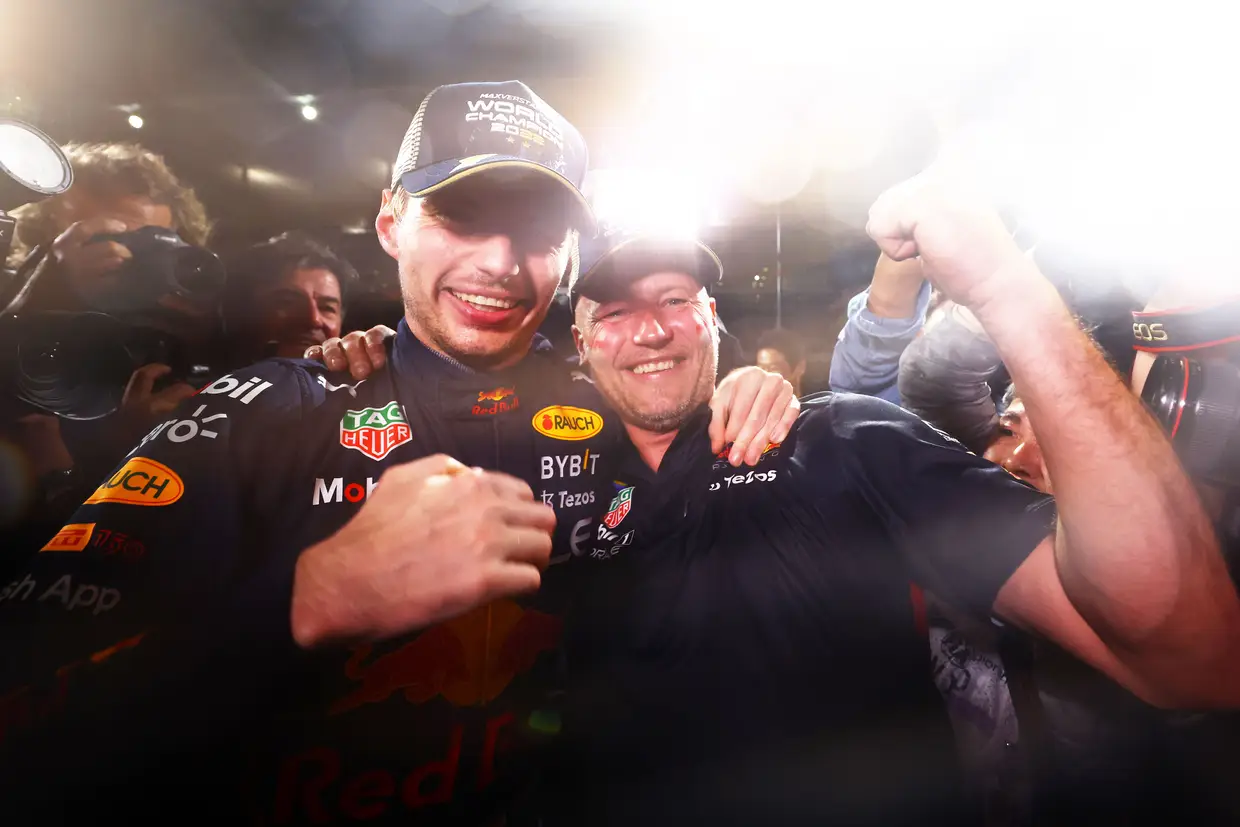 Max Verstappen a celebrar com o pai, Jos