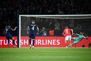 O golo de penálti de Mbappé para fazer o 1-0