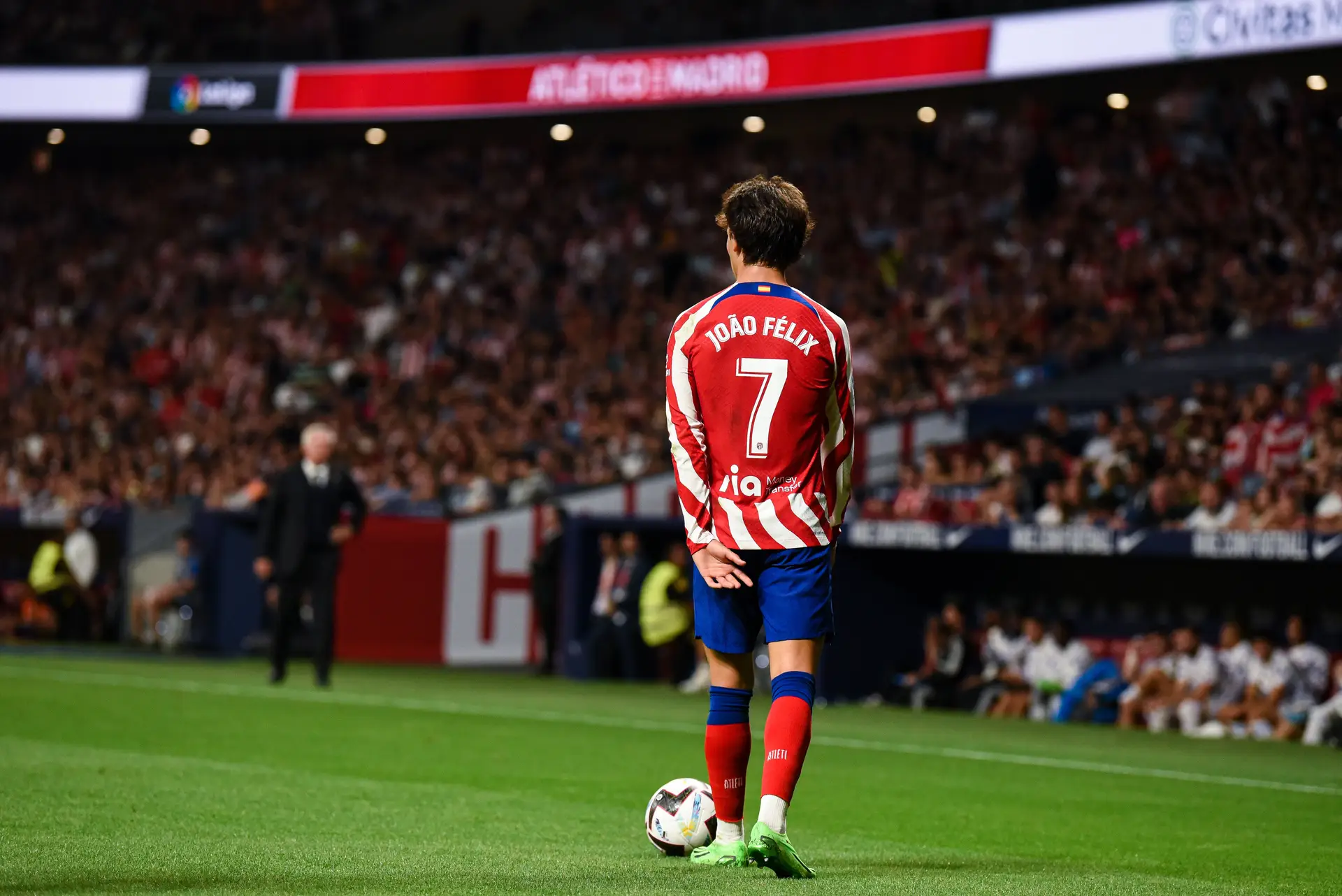 Que bom é ver este João, Feliz apenas por jogar futebol (a crónica