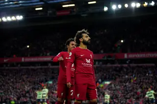 Premier League. Golo de Salah vale três pontos num emotivo Liverpool - Manchester City. Arsenal reforça liderança