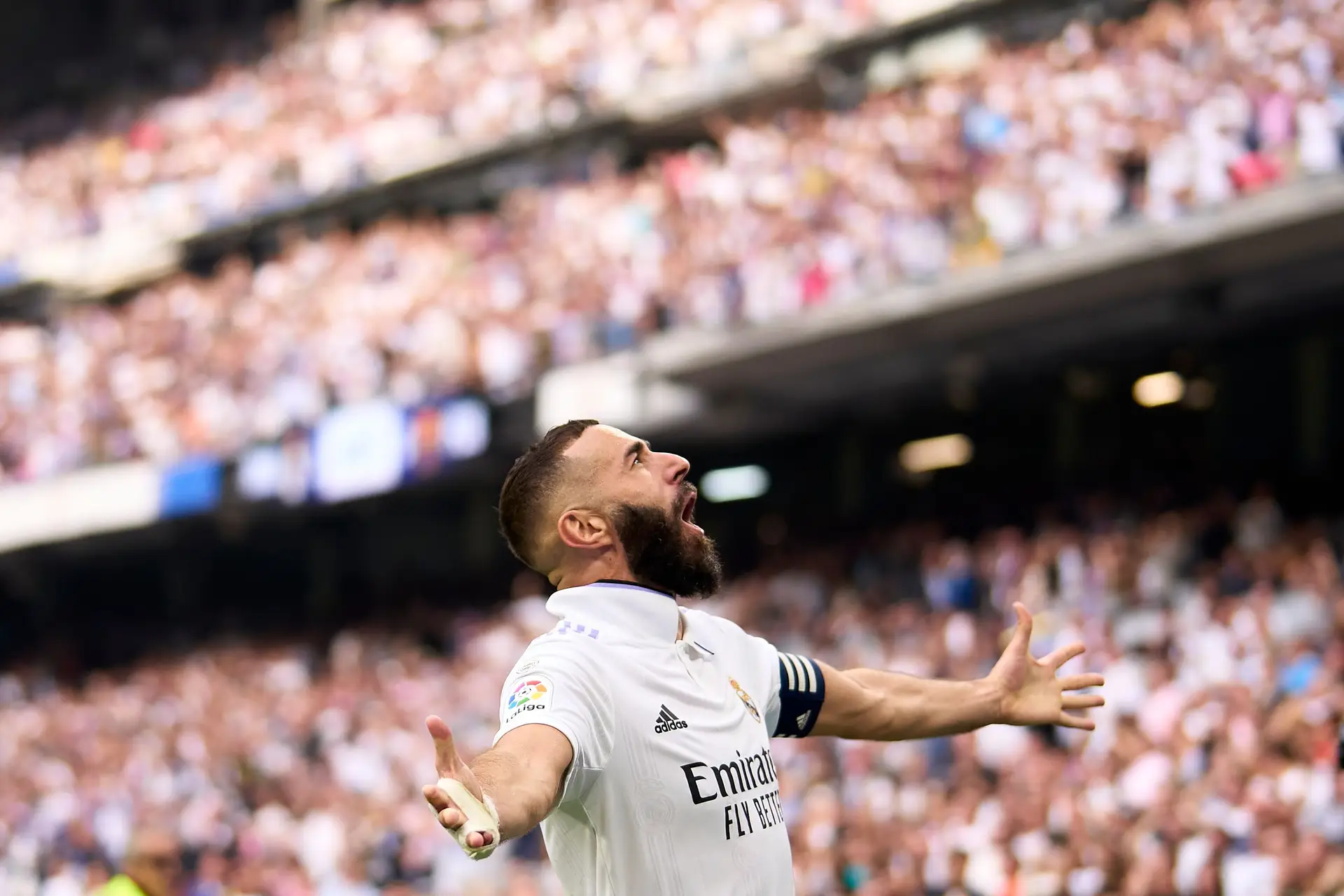 Karim Benzema é eleito o melhor jogador do mundo - Grupo A Hora