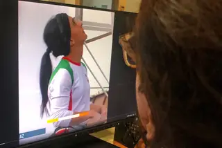 Elnaz Rekabi é escaladora, competiu sem hijab na Coreia do Sul e os amigos perderam-lhe o rasto, mas Irão nega qualquer detenção