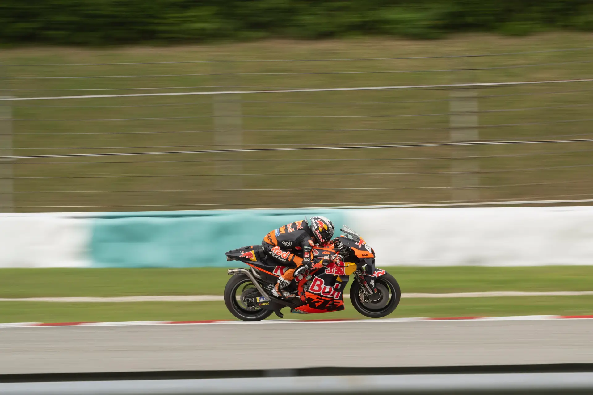 Moto GP: mais uma vez, Miguel Oliveira foi abalroado por um adversário e  desistiu da corrida ao sprint do GP da Áustria