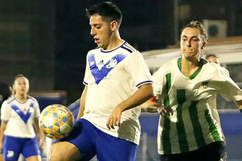 Álex é um futebolista trans a jogar no futebol feminino em Espanha: “Treino com as minhas companheiras e não me vejo superior”