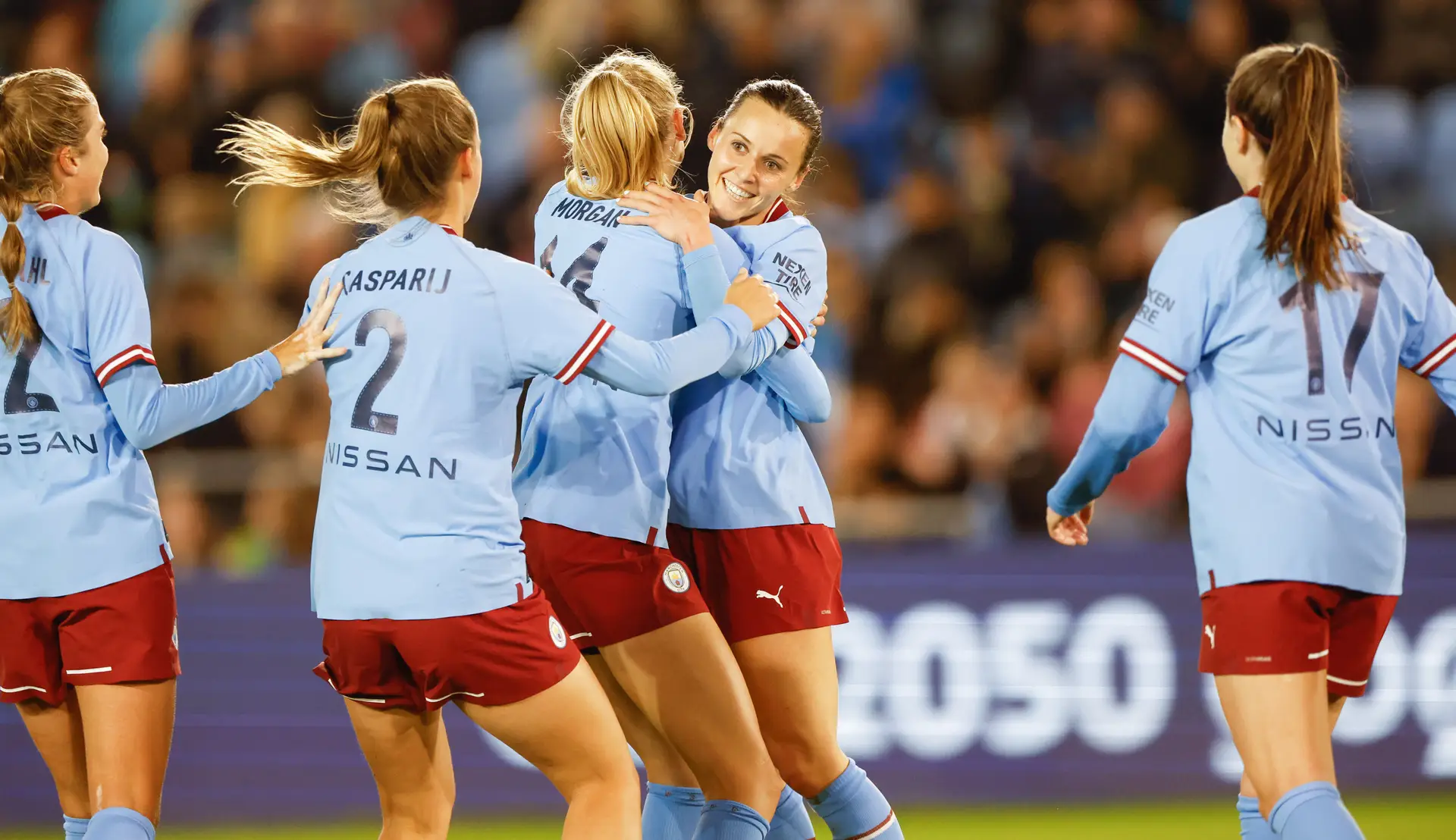 A equipa feminina do Manchester City a jogar de calções bordeaux num jogo da Taça da Liga, na quarta-feira. E assim continuarão a jogar daqui para a frente