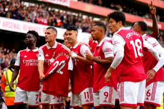 Homenageado pelos jogadores do Arsenal, Pablo Marí já teve alta hospitalar após ataque em hipermercado