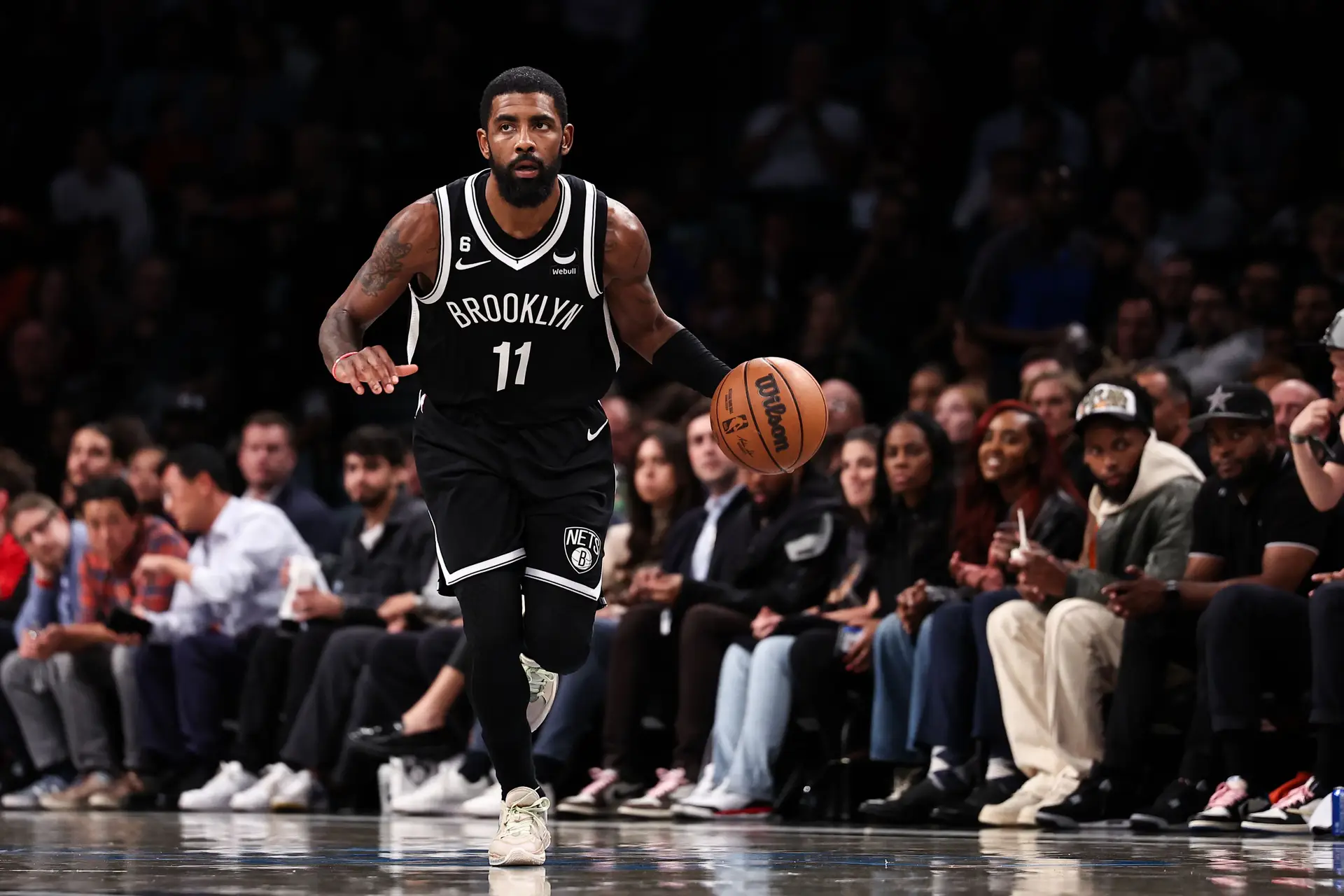 Nike acaba contrato com Kyrie Irving: “Não há lugar para o discurso do ódio e condenamos qualquer forma de antissemitismo”