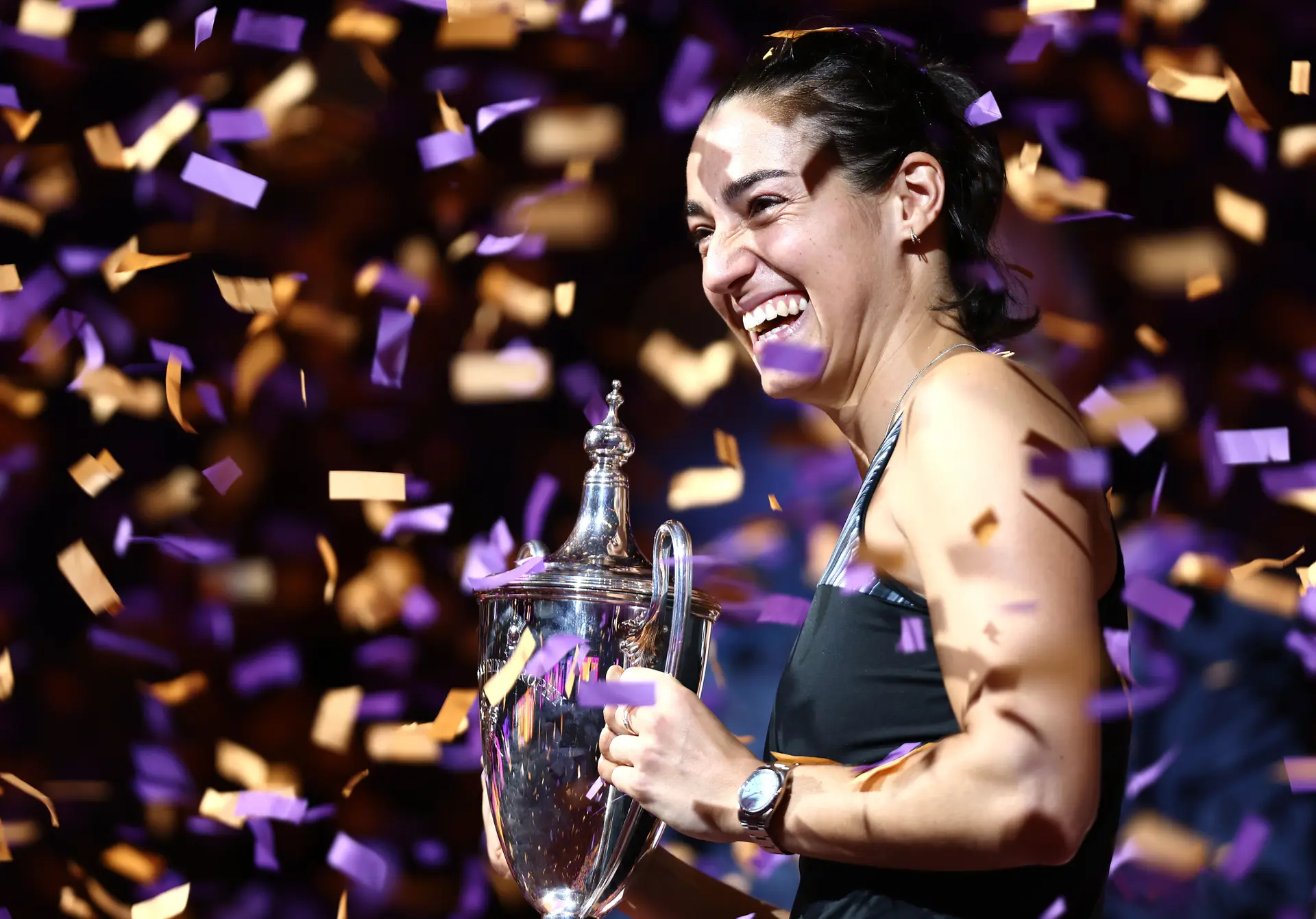 Da queda à glória, Caroline Garcia ganha WTA Finals aos 29 anos. É o maior título da carreira da francesa