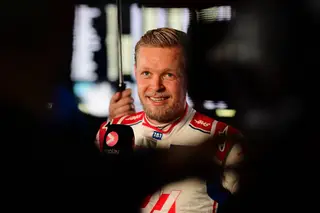 GP São Paulo. E eis que a chuva e um acidente deram a Kevin Magnussen e à Haas a primeira pole da sua história