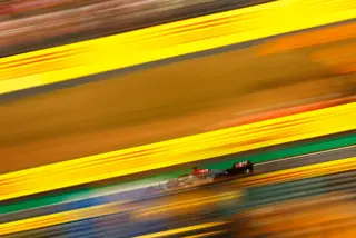 “That’s how we roll”. George Russell vence sprint do GP São Paulo e parte em primeiro na corrida de domingo