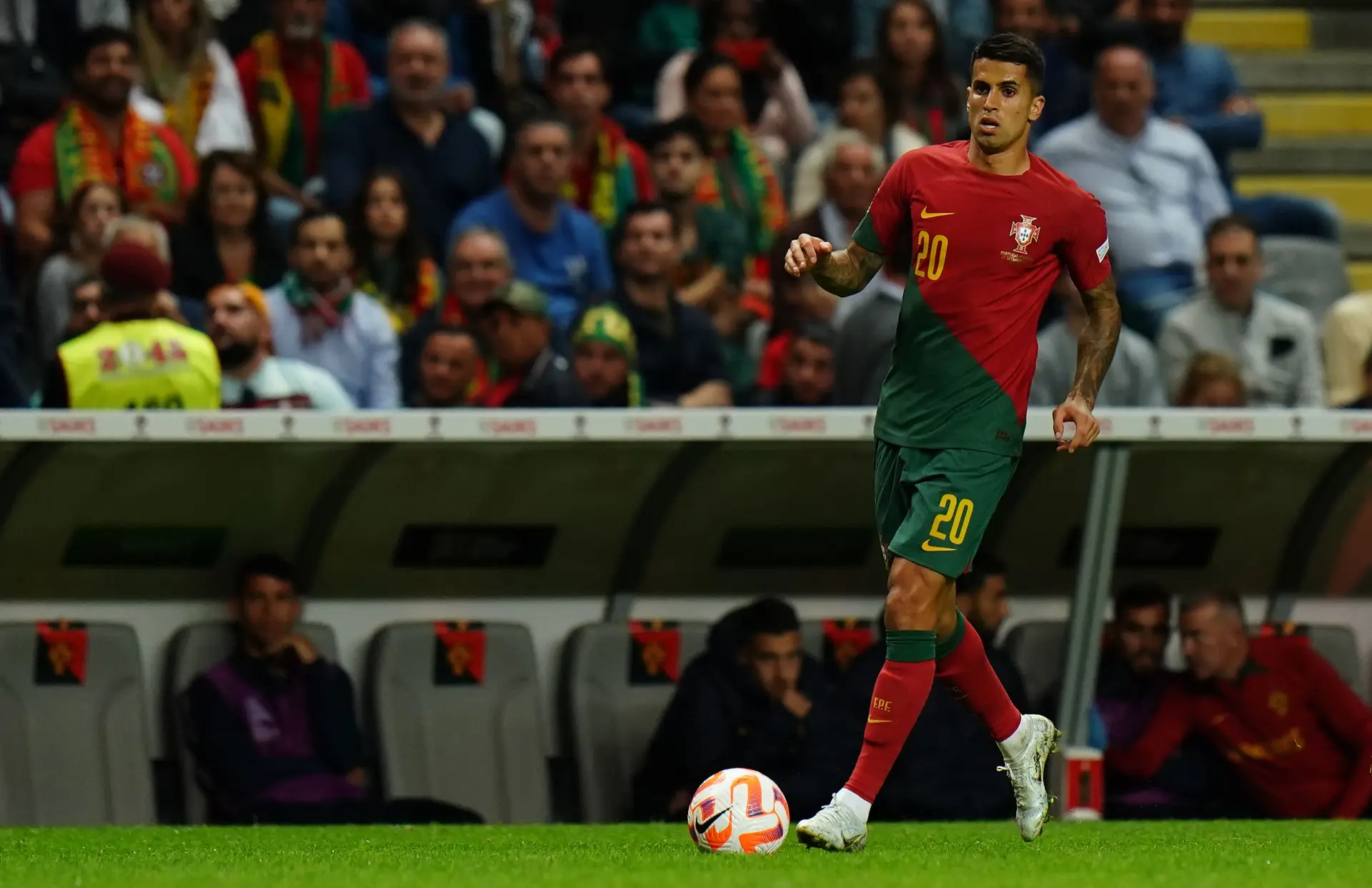 Portugal é a seleção cujos jogadores têm mais minutos feitos nas últimas duas épocas. E só um futebolista do Mundial supera Cancelo