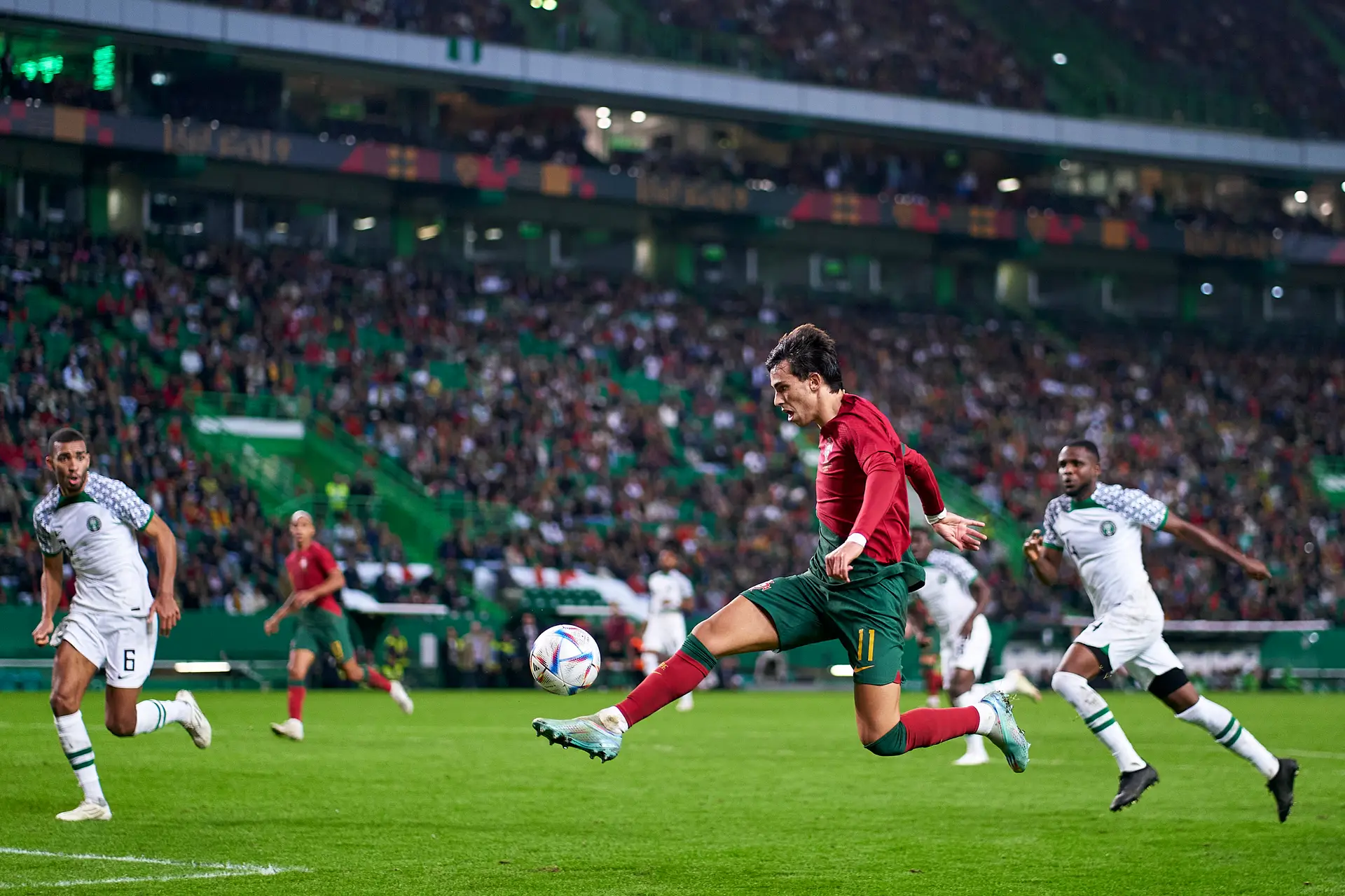 João Félix: “Tenho mais liberdade de movimentos na seleção, porque somos muito móveis. Senti-me bem”