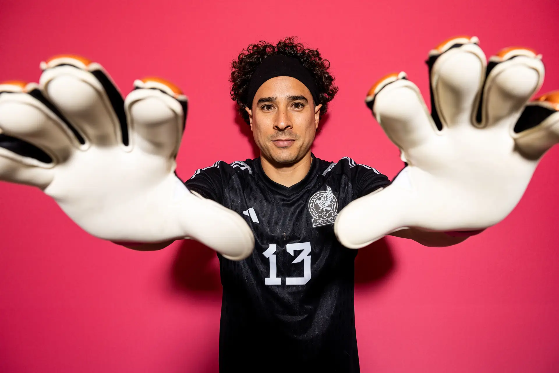 Que comece o espetáculo de Guillermo Ochoa no Mundial: “Não temos bem noção de quão estelar ele é no México. Não pode sair à rua”