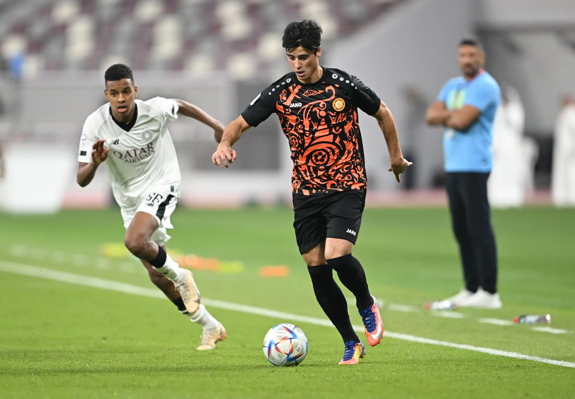 “Com o Brahimi parecem matraquilhos. Ele só os desvia, é demais”: meia-hora com João Carlos Teixeira na Pearl, a riviera árabe de Doha