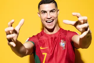 Mais uma carga do Cris, mais um pedaço de história: Ronaldo é o primeiro jogador a marcar em cinco Mundiais