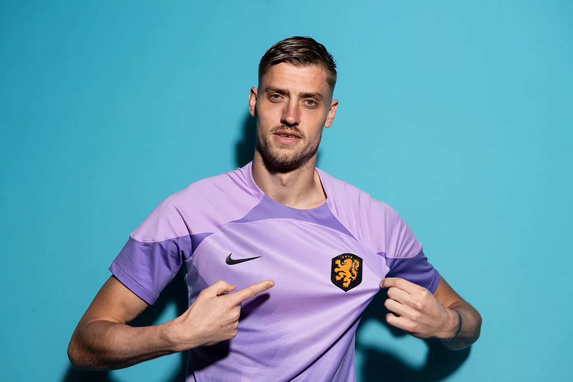 Andries Noppert tem 2,03 metros, poucas vezes repararam nele e há dois anos esteve para deixar o futebol. Agora é titular no Mundial