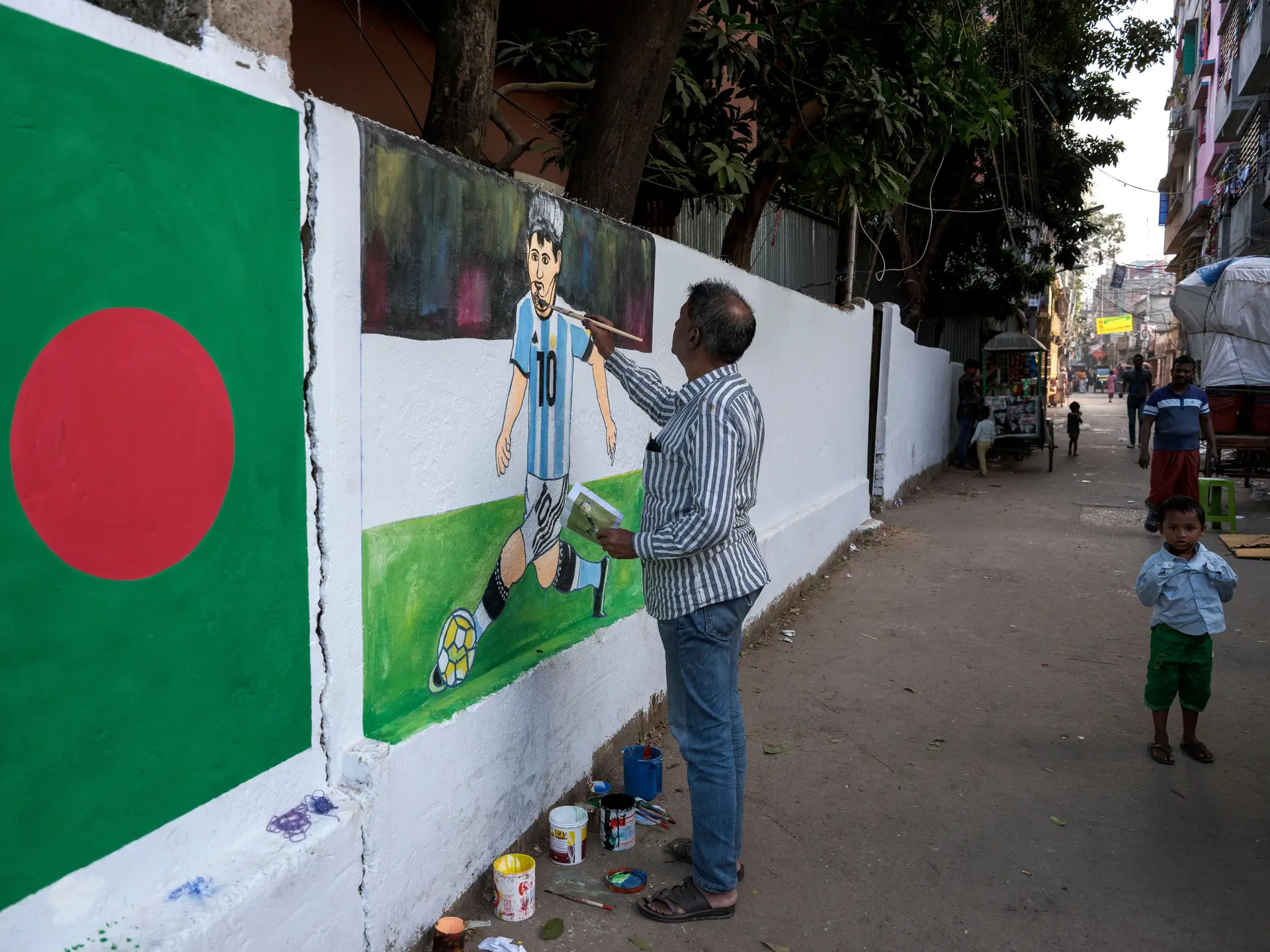 Manifestações a favor de Maradona, loucura com Messi, orações a Alá: como o anticolonialismo criou no Bangladesh uma febre pela Argentina