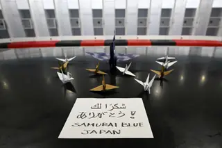 A seleção do Japão deixou origamis de Tsurus no balneário (que ficou impecavelmente limpo), após o jogo com a Costa Rica, no Mundial do Catar 