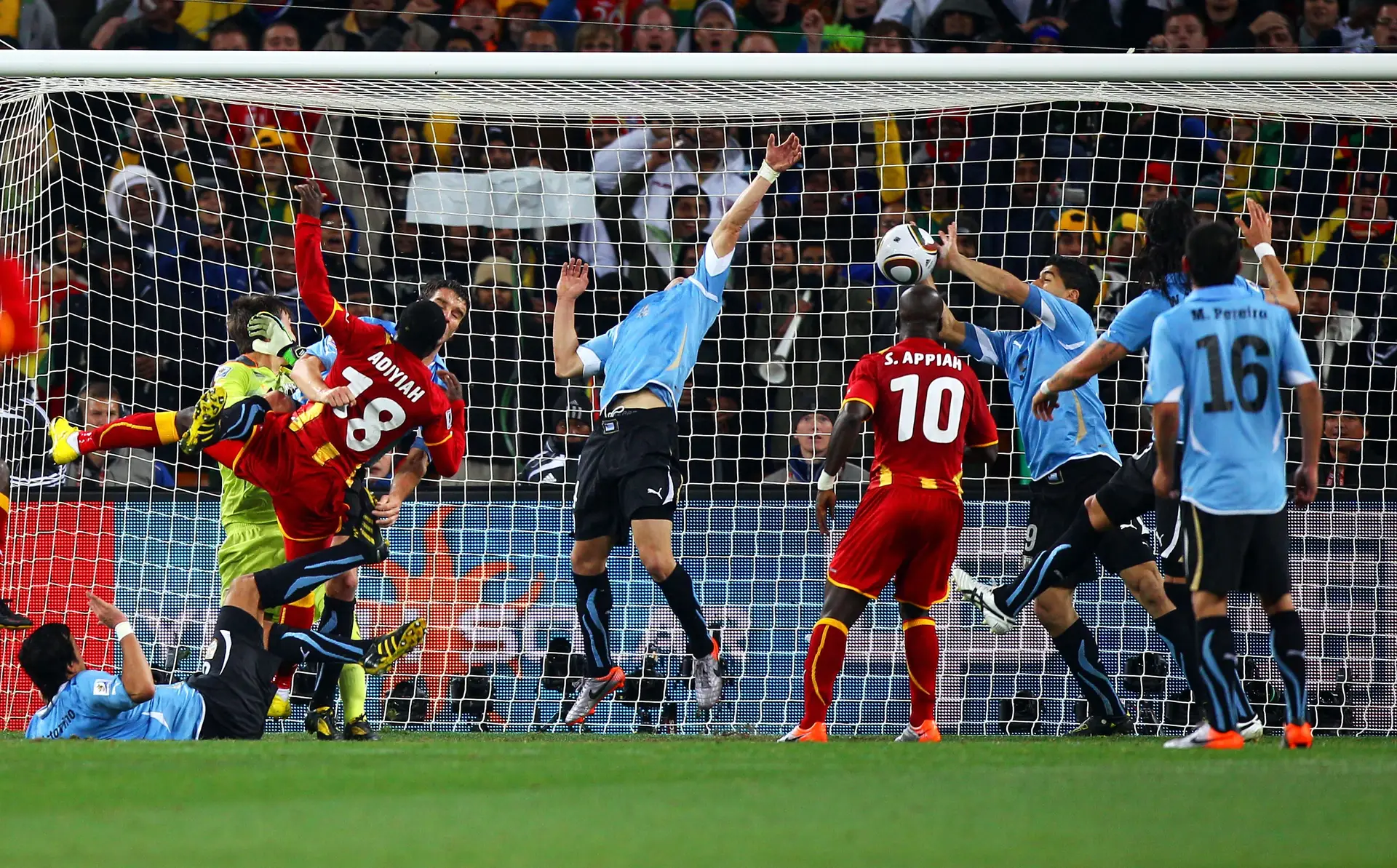 Luis Suárez não fez batota, mas um sacrifício em 2010. E não pede desculpa por ser “um diabo” no Gana