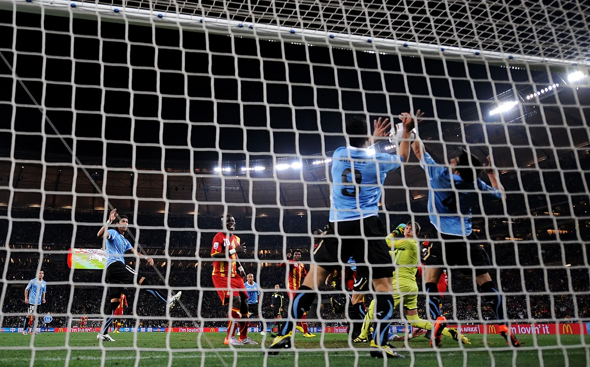 Luis Suárez não fez batota, mas um sacrifício em 2010. E não pede desculpa por ser “um diabo” no Gana