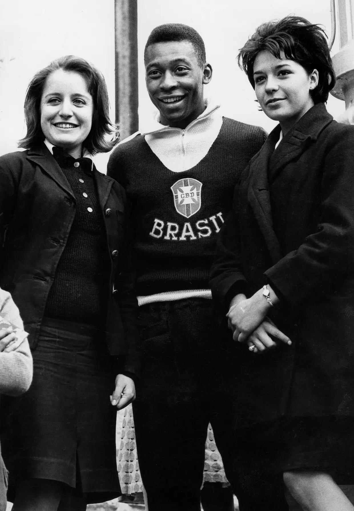 Com duas fãs no Mundial 1962, no Chile