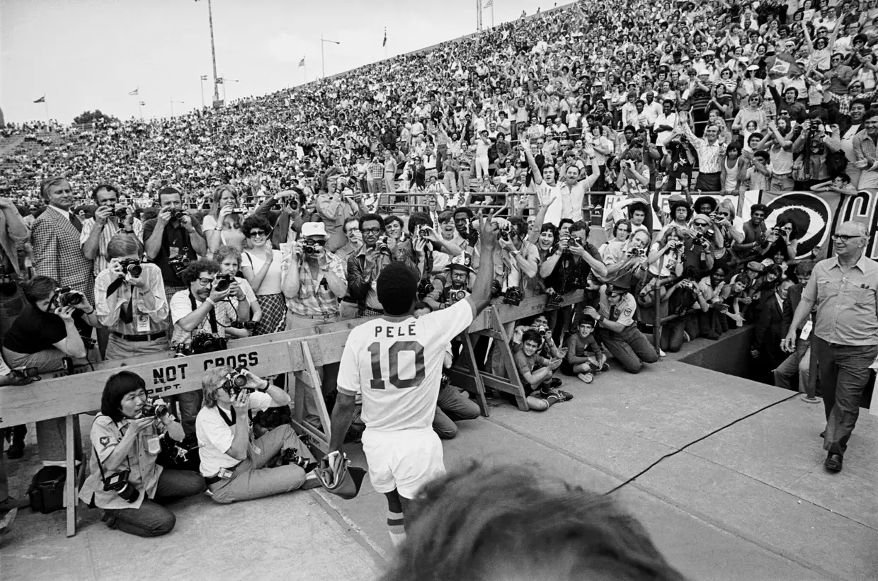 Antes da estreia pelo New York Cosmos, em 19975