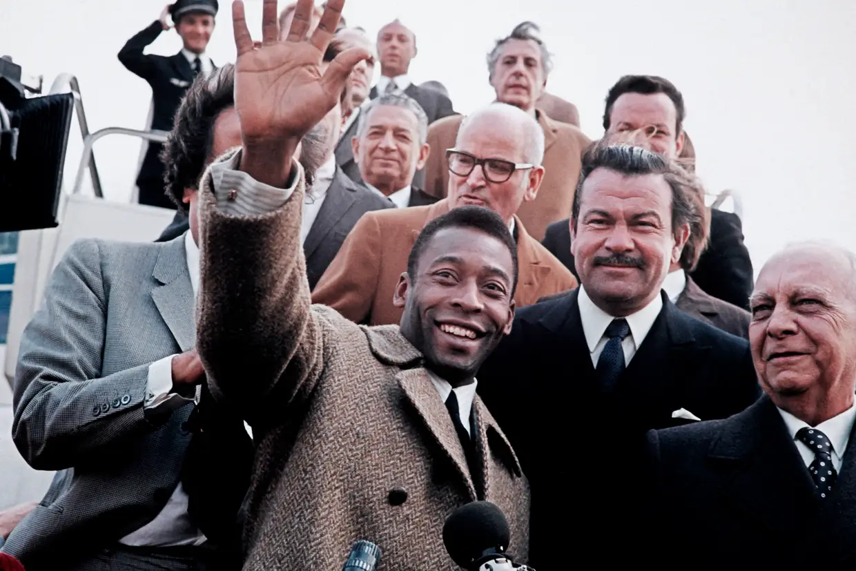 Governo francês dá as boas-vindas a Pelé em Paris, em março de 1971