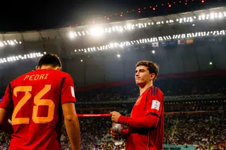 Viagem ao mundo encantado de Gavi, o gladiador com pés de bailarino, e Pedri, o rapaz a quem o futebol “flui pelo corpo”
