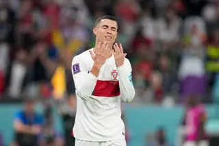 Ao 46.º jogo em Europeus ou Mundiais e só pela quinta vez na carreira, Ronaldo começa no banco de Portugal
