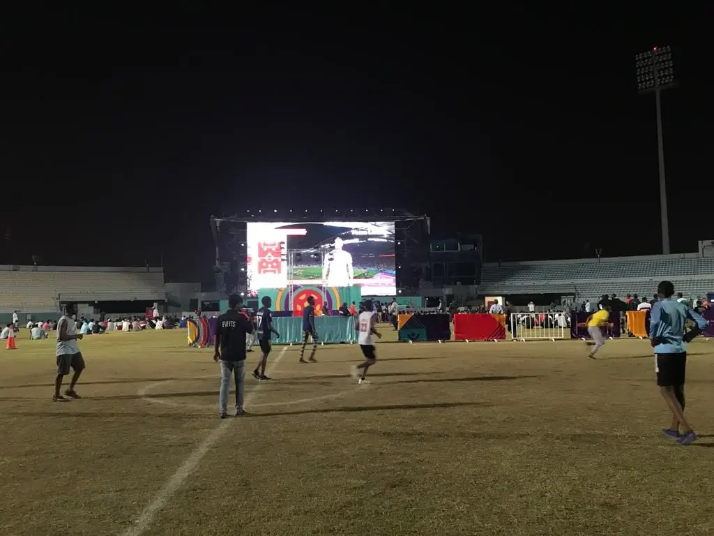 Onde anoitece de uma maneira diferente e ninguém quer ir - a história de duas fan zones opostas em Doha