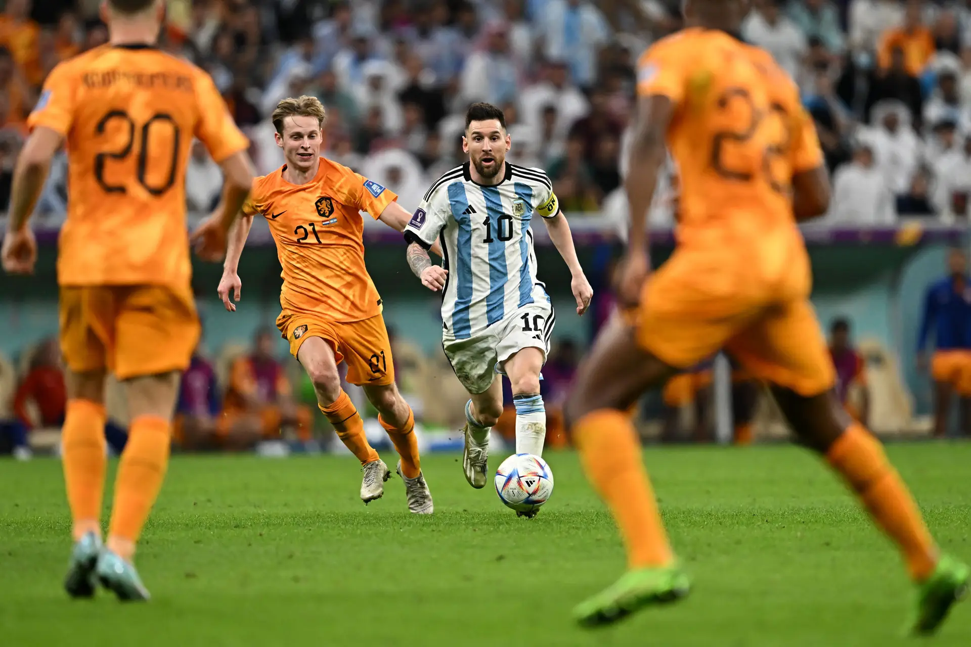 Entre a Croácia de quem não é driblado e a Argentina de quem joga uma última vez contra o mundo, venha a meia-final e escolha