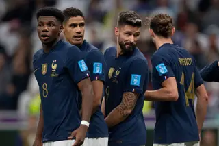 França isola jogadores com sintomas de gripe para impedir que a final do Mundial se torne uma visita de médico a favor da Argentina
