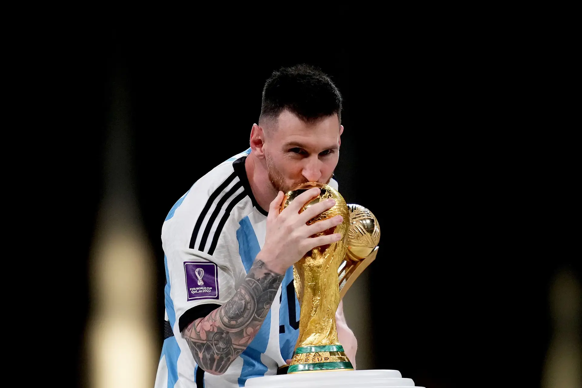 O dia em que as fotografias aproximaram Messi de Maradona